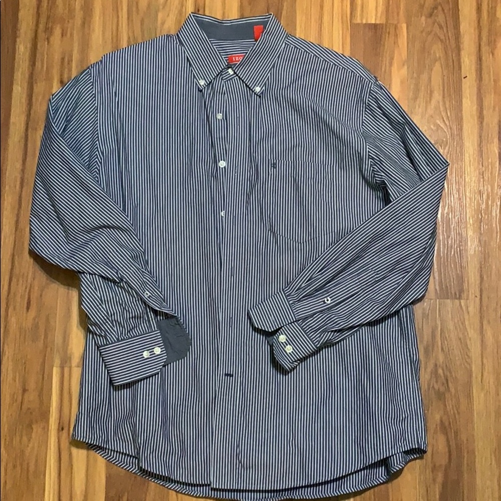 L/G IZOD Striped White and Grey Button Down